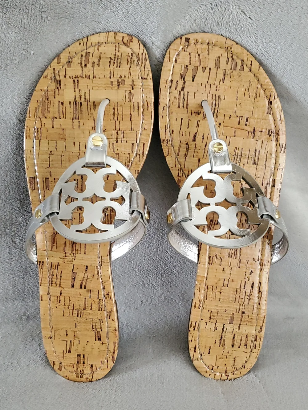 TORY BURCH Miller Silver Metallic Leather Patent Cork Flat Sandals SIZE: 13M